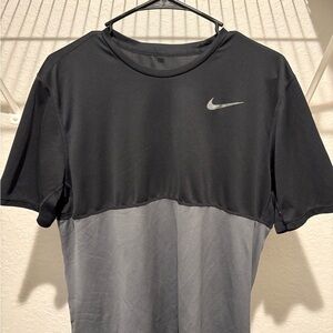 Nike Men's Two-Tone Black and Gray Tee